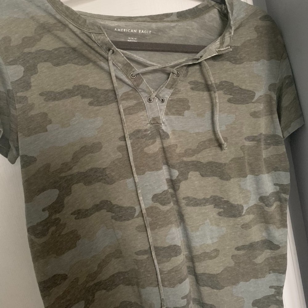 American Eagle T shirt